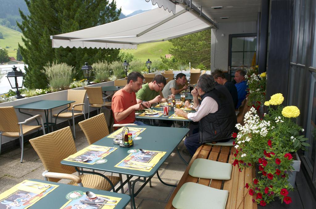 Hotel-Restaurant Sternen Nesslau Exterior foto